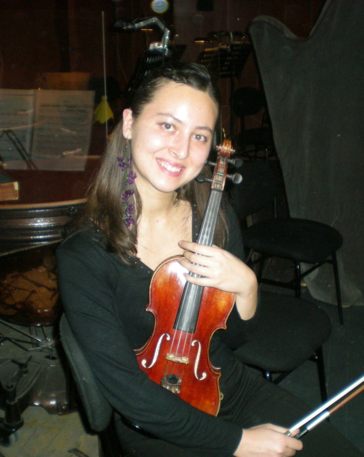 Ezgi Ergin Violin.JPG